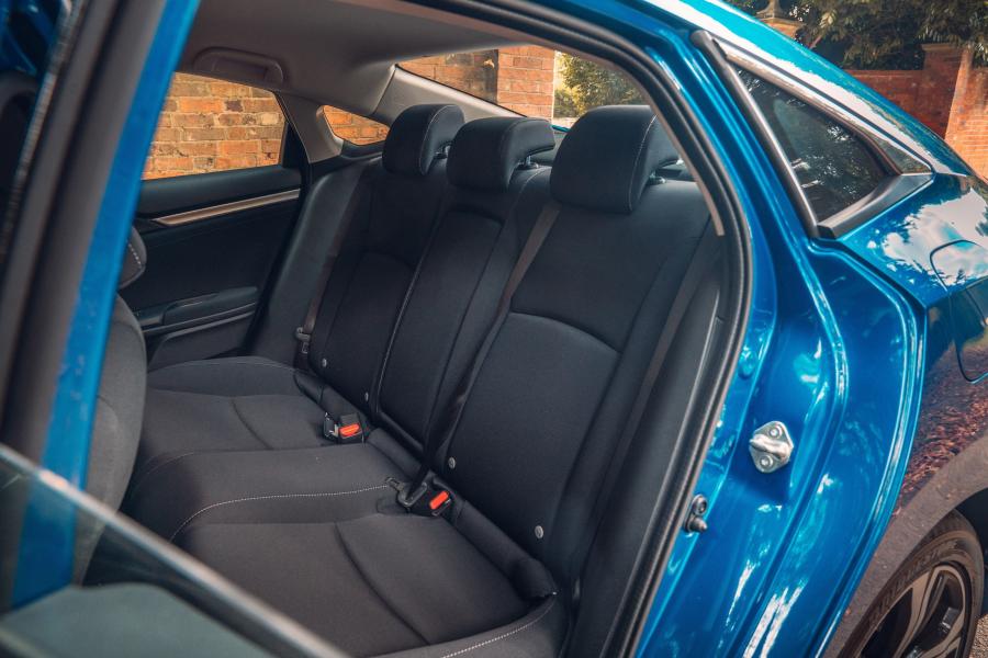 Интерьер Honda Civic Sedan (FC) 2018 года  (UK) (фото 75 из 94)